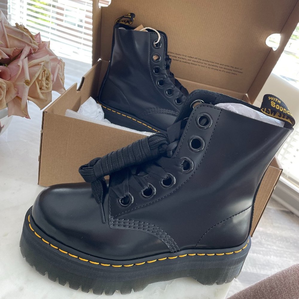 Dr. Martens Women's Molly Fashion Boot, Black Buttero, 8